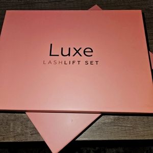 Luxe eyelash kit, never used. 10 applications.